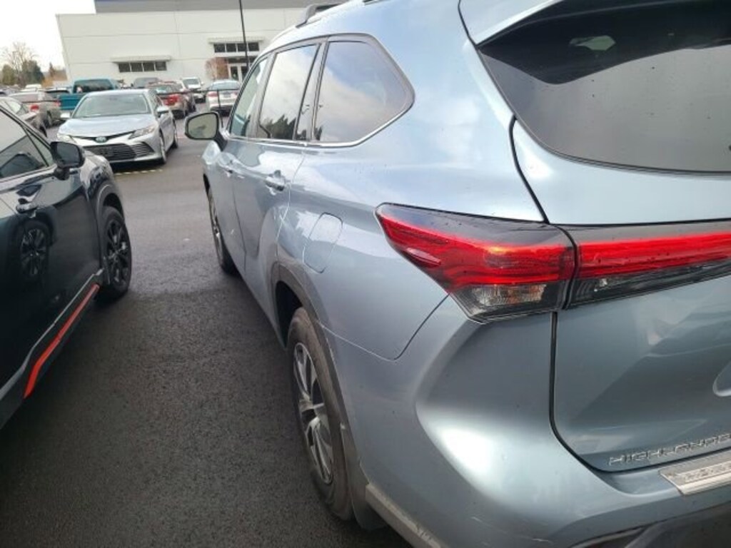 Used 2023 Toyota Highlander XLE SUV
