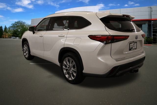 2022 Toyota Highlander Hybrid Limited photo 3
