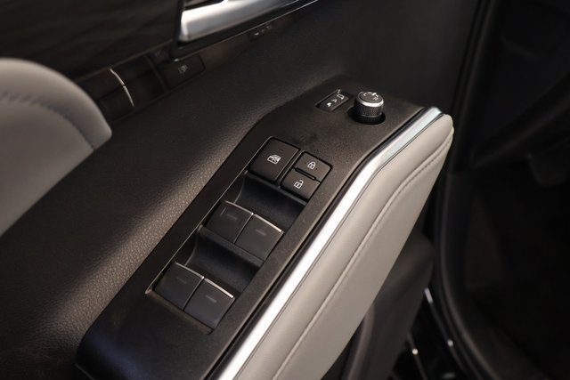 2026 Toyota Highlander Platinum - Photo 10