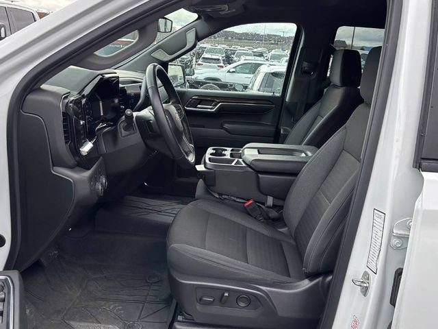 2024 Chevrolet Silverado 1500 LT photo 4