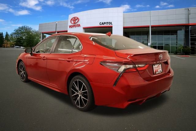 2021 Toyota Camry SE photo 3