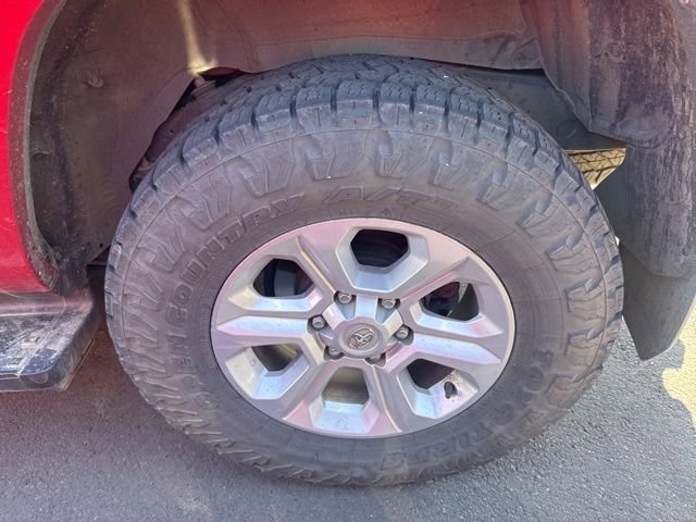 2022 Toyota 4Runner SR5 photo 4
