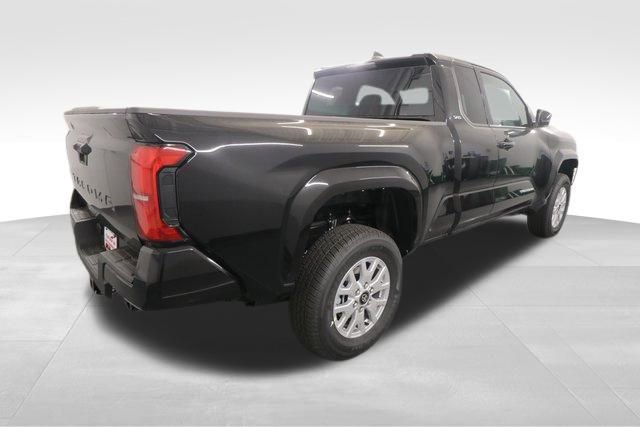 2025 Toyota Tacoma SR5 XtraCab photo 2