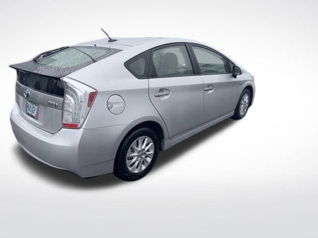 2013 Toyota Prius Plug-in Advanced photo 2