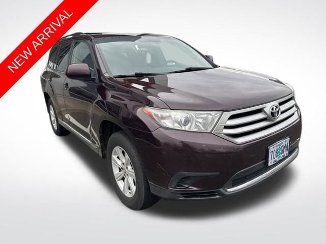 2013 Toyota Highlander Base's photo