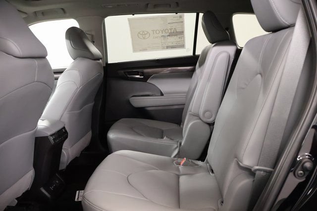 2026 Toyota Highlander Platinum - Photo 32
