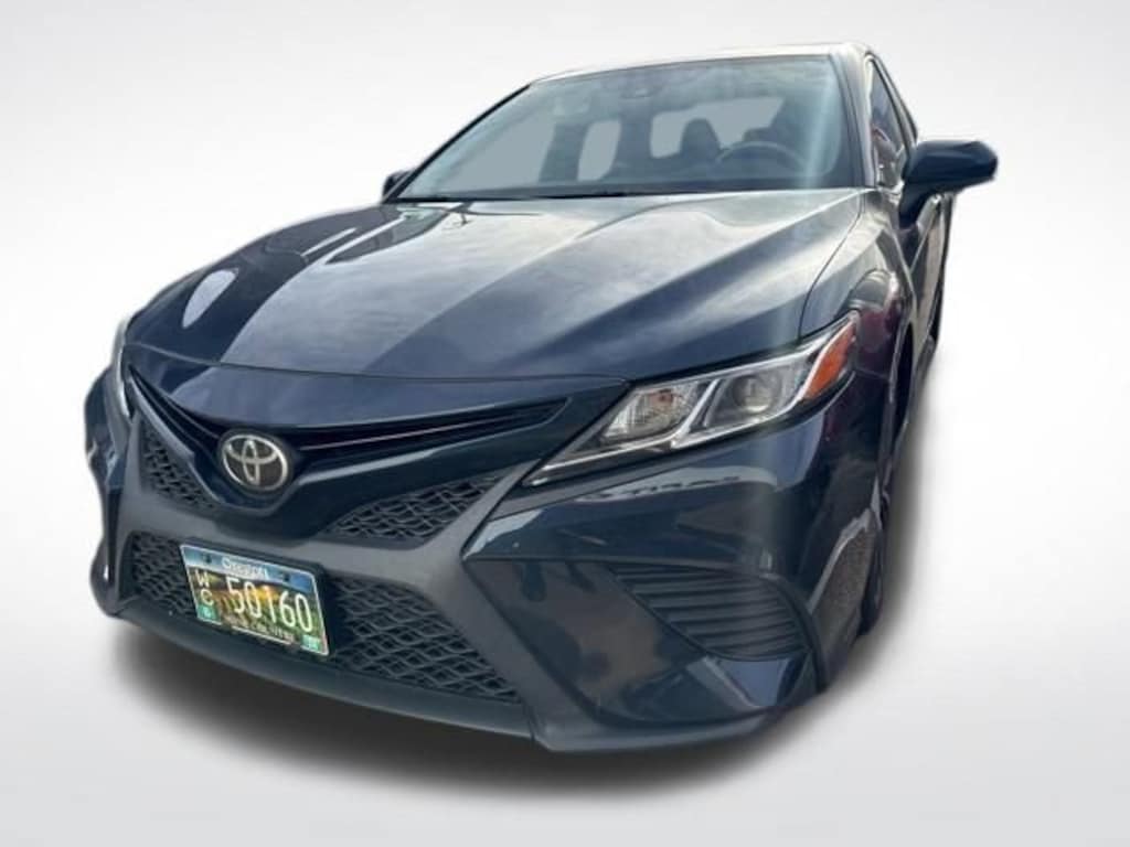 Used 2018 Toyota Camry SE Sedan