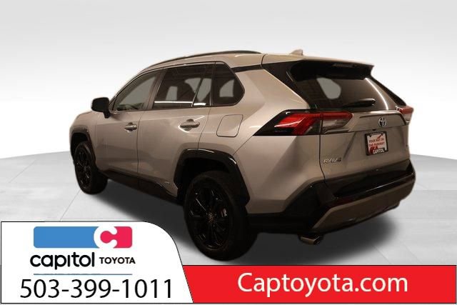 2022 Toyota RAV4 Hybrid SE photo 2