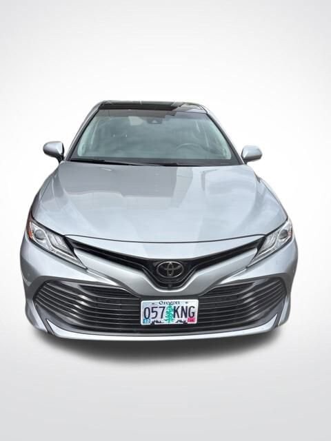 2018 Toyota Camry XLE photo 2