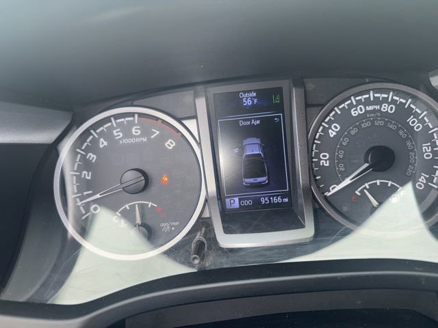 2018 Toyota Tacoma SR5 photo 2