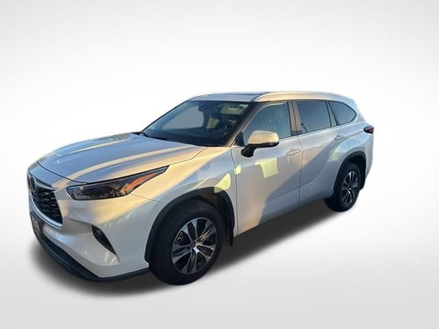2023 Toyota Highlander XLE photo 3