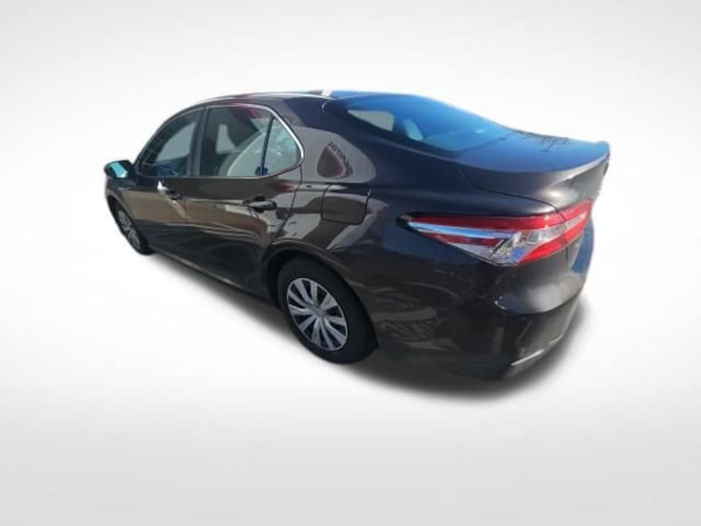 Used 2018 Toyota Camry Hybrid LE Sedan