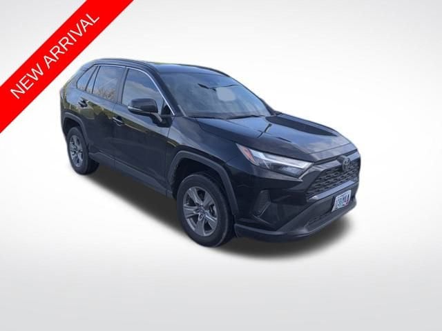 2023 Toyota RAV4 XLE's photo