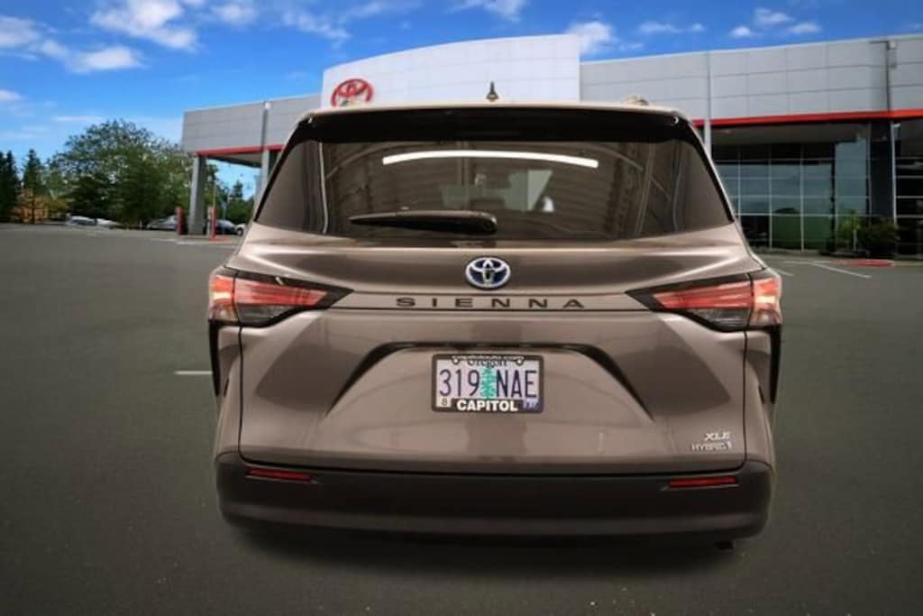 Certified 2021 Toyota Sienna XLE Van
