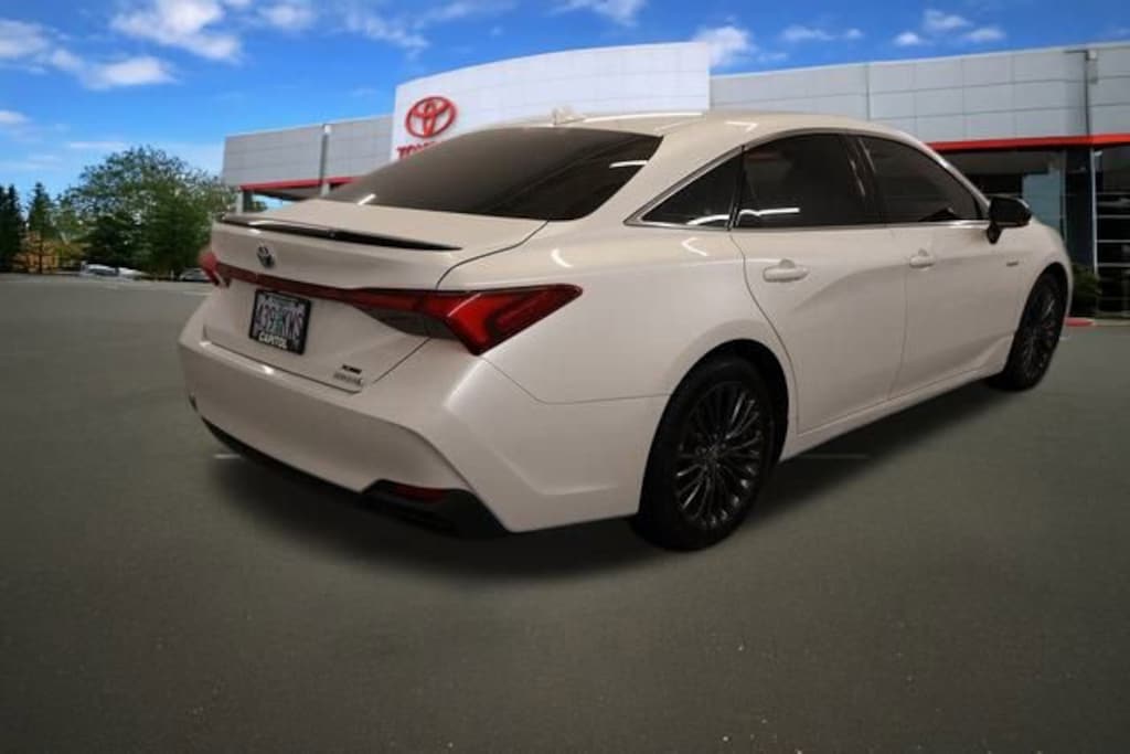 Used 2021 Toyota Avalon Hybrid XSE Sedan