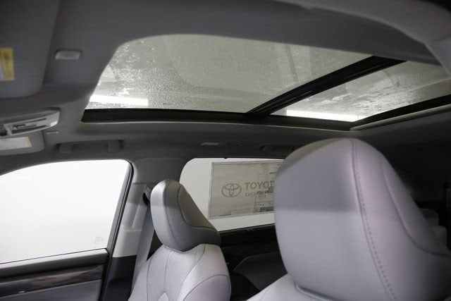 2026 Toyota Highlander Platinum - Photo 14
