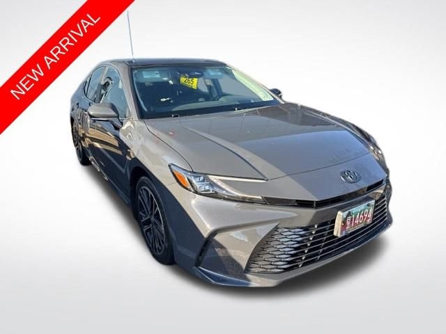 2025 Toyota Camry XLE's photo