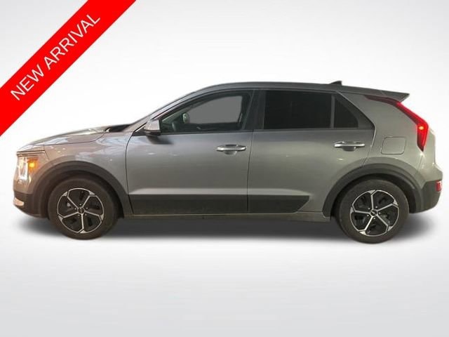 2023 Kia Niro LX's photo