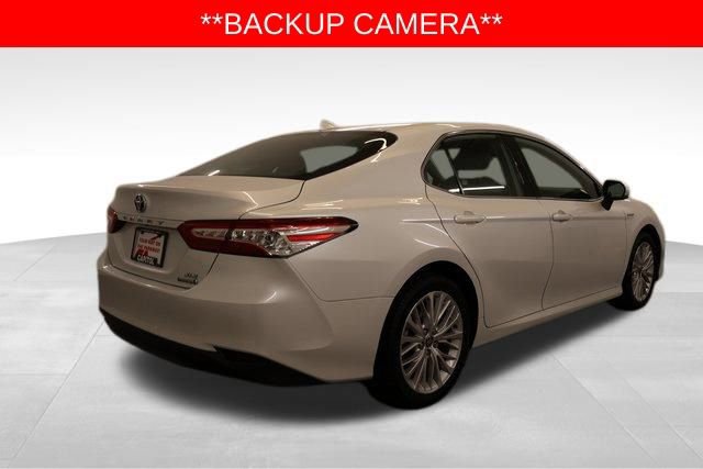 2020 Toyota Camry Hybrid XLE photo 2