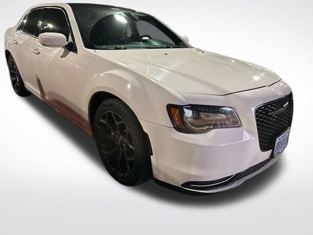 2019 Chrysler 300 S's photo