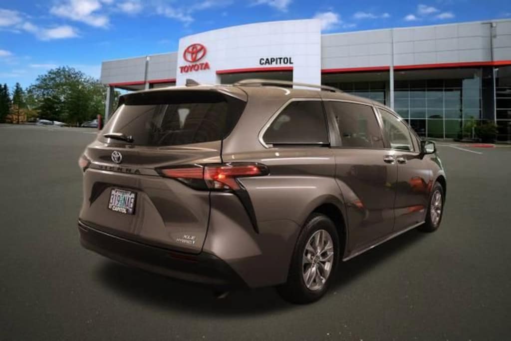 Certified 2021 Toyota Sienna XLE Van