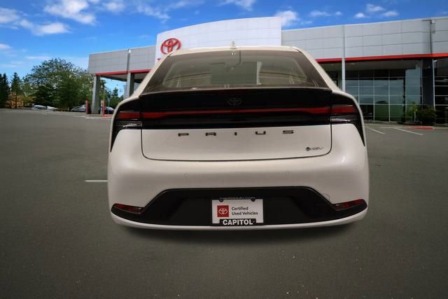 2024 Toyota Prius LE photo 3