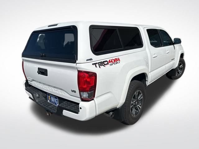 2017 Toyota Tacoma TRD Sport photo 4