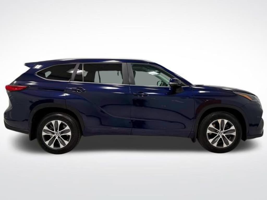 Used 2023 Toyota Highlander L SUV