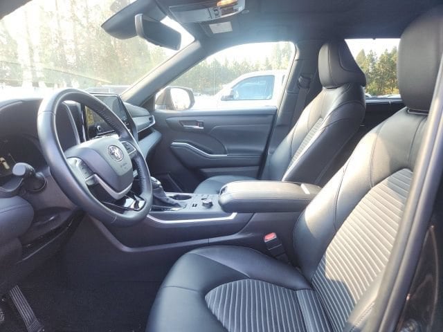 2025 Toyota Highlander XSE - Photo 10