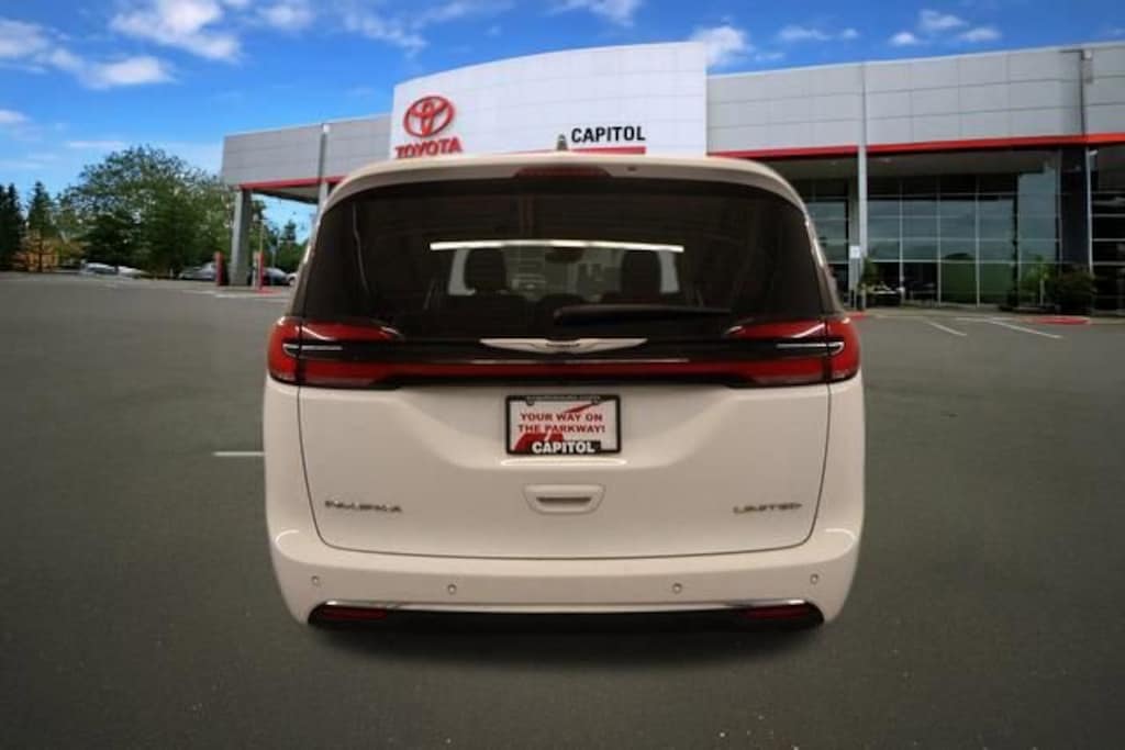 Used 2023 Chrysler Pacifica Limited Van Passenger Van