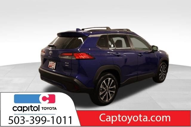 2024 Toyota Corolla Cross XLE photo 2