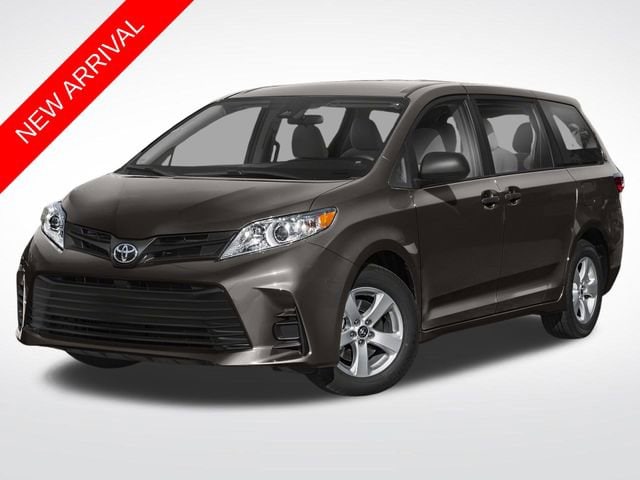 2019 Toyota Sienna XLE's photo