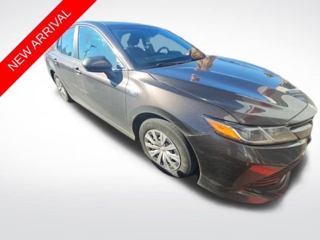 Used 2018 Toyota Camry Hybrid LE Sedan