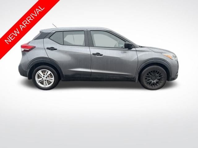 2020 Nissan Kicks S's photo