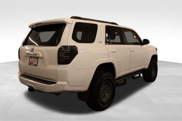 2019 Toyota 4Runner SR5 photo 3
