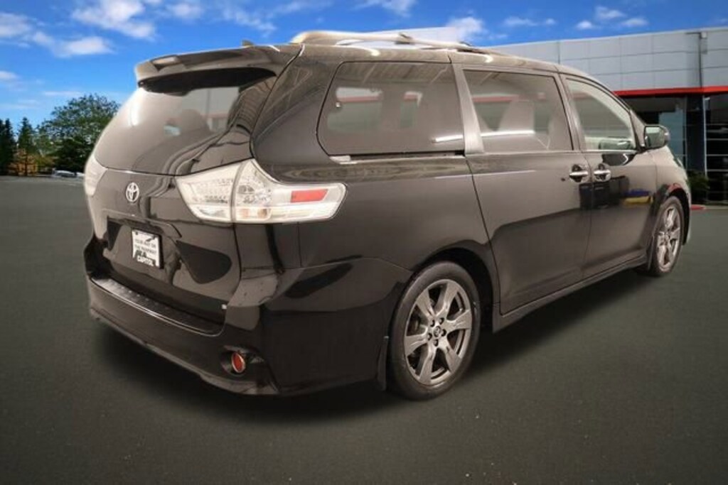 Used 2019 Toyota Sienna SE Van