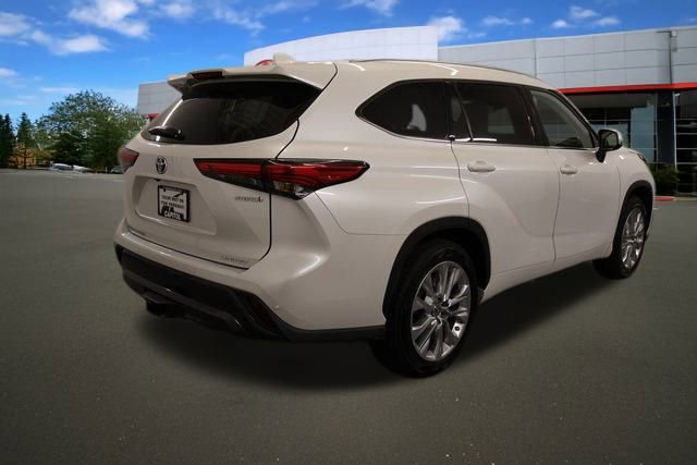 2022 Toyota Highlander Hybrid Limited photo 2