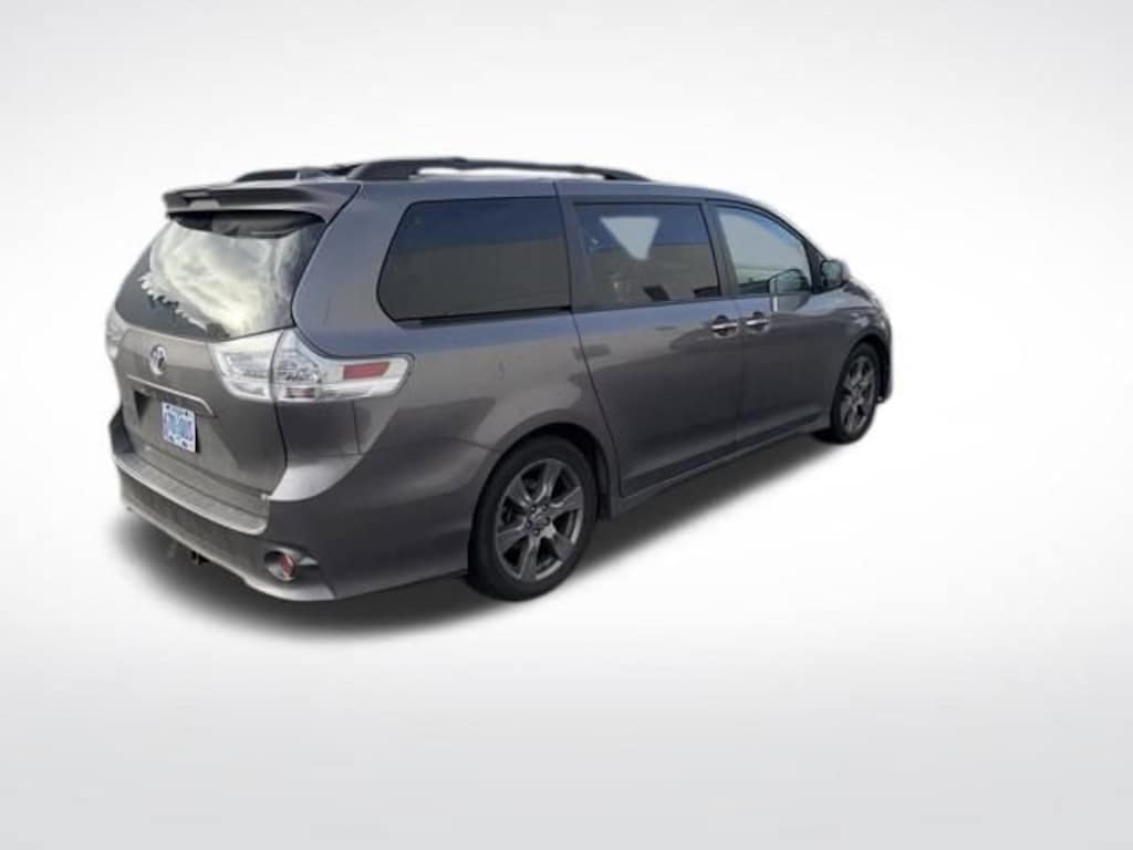 Used 2018 Toyota Sienna SE Van Passenger Van