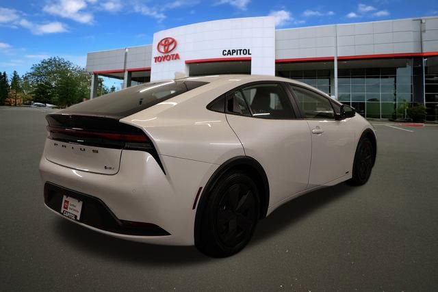 2024 Toyota Prius LE photo 2