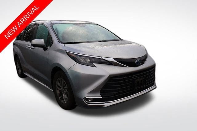 2024 Toyota Sienna Van Passenger Van 
