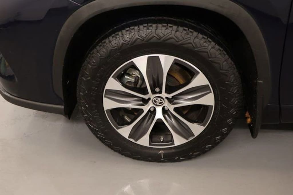 Used 2020 Toyota Highlander Hybrid XLE SUV