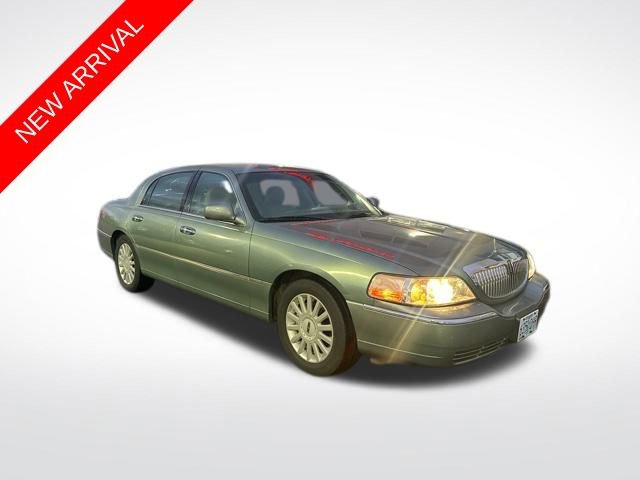 2005 Lincoln Town Car Signature's photo