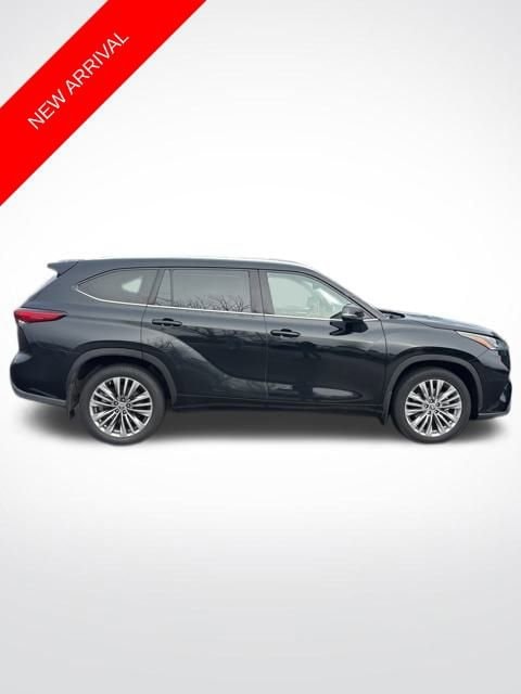 2020 Toyota Highlander Platinum's photo