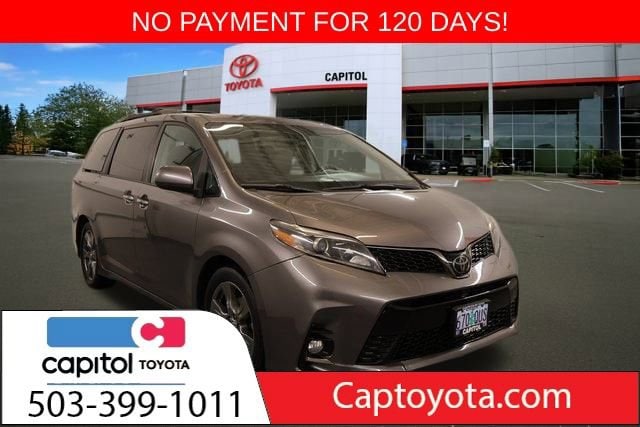 2018 Toyota Sienna SE's photo
