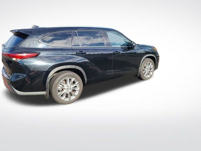 2023 Toyota Highlander L photo 2