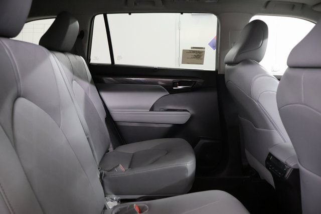 2026 Toyota Highlander Platinum - Photo 29