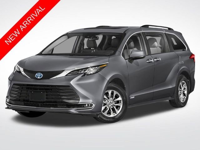 2024 Toyota Sienna XLE's photo