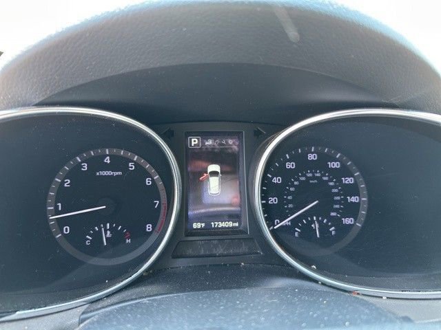 2017 Hyundai Santa Fe SE photo 2