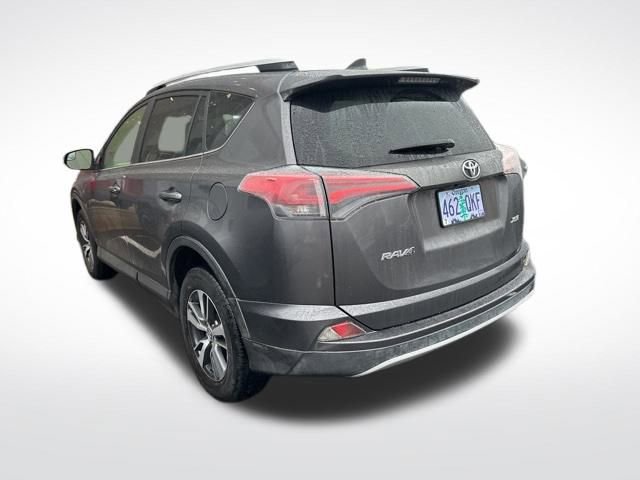 2016 Toyota RAV4 XLE photo 3