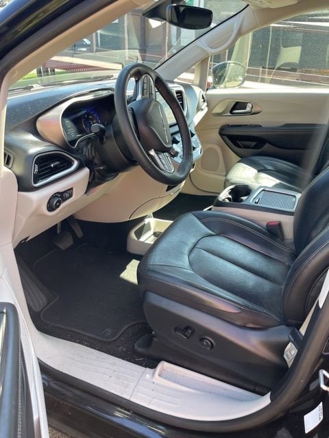 Used 2022 Chrysler Pacifica Touring L with VIN 2C4RC1BG3NR116370 for sale in Salem, OR